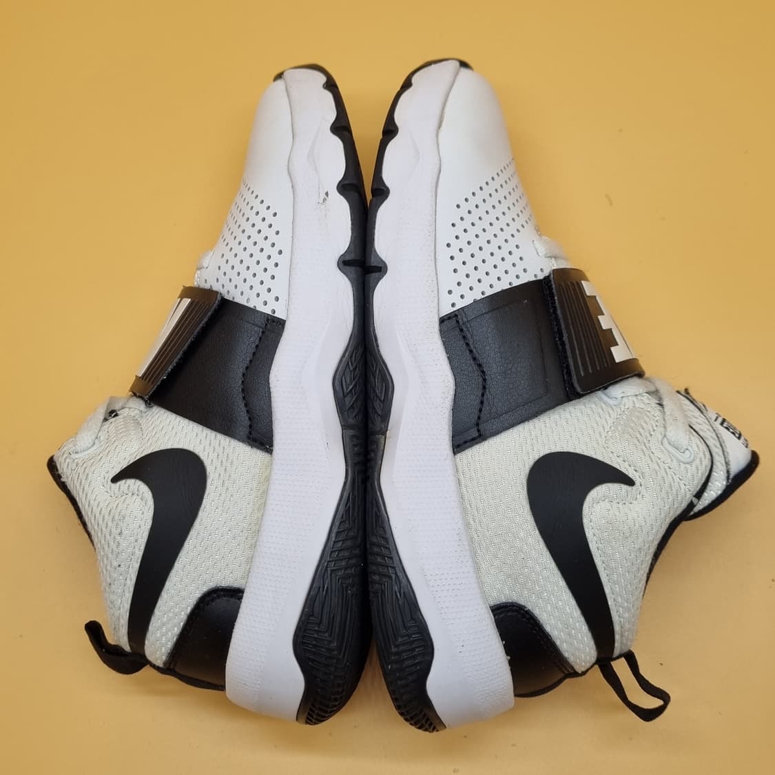 나이키 팀 허슬 D8 여성운동화235  상품이미지5