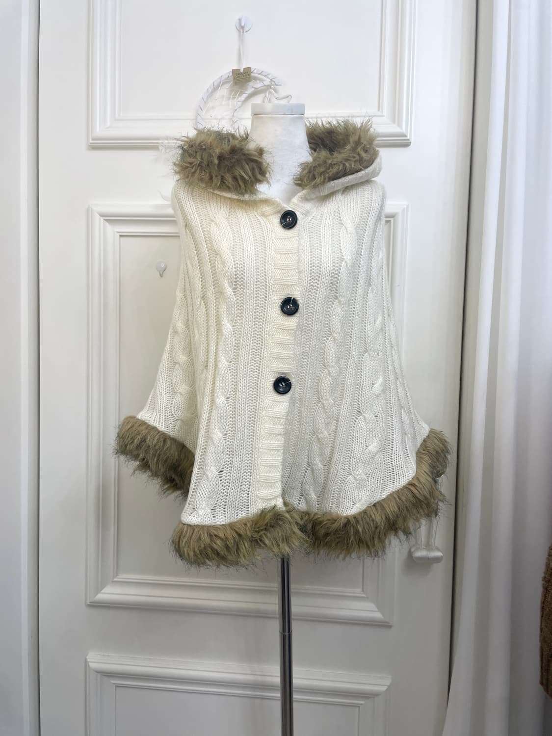 ivory twist knit brown fur cape 상품이미지1