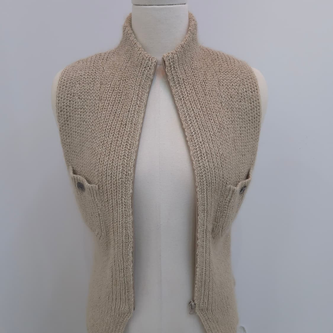 하이넥 집업 포켓 니트 베스트 상품이미지2