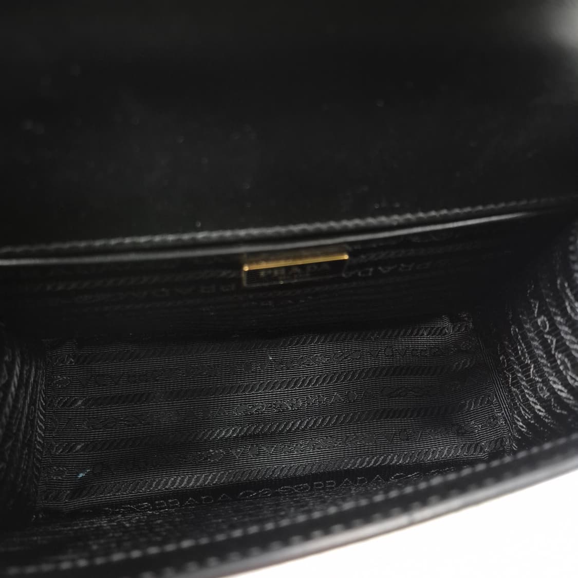 프라다 엔벨롭 사피아노 체인 숄더백 & 크로스백 블랙 (1BD200) 상품이미지10