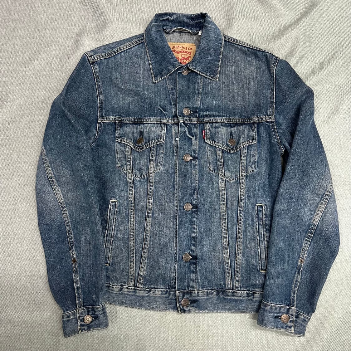 Levi’s Washed Denim Trucker Jacket 상품이미지4
