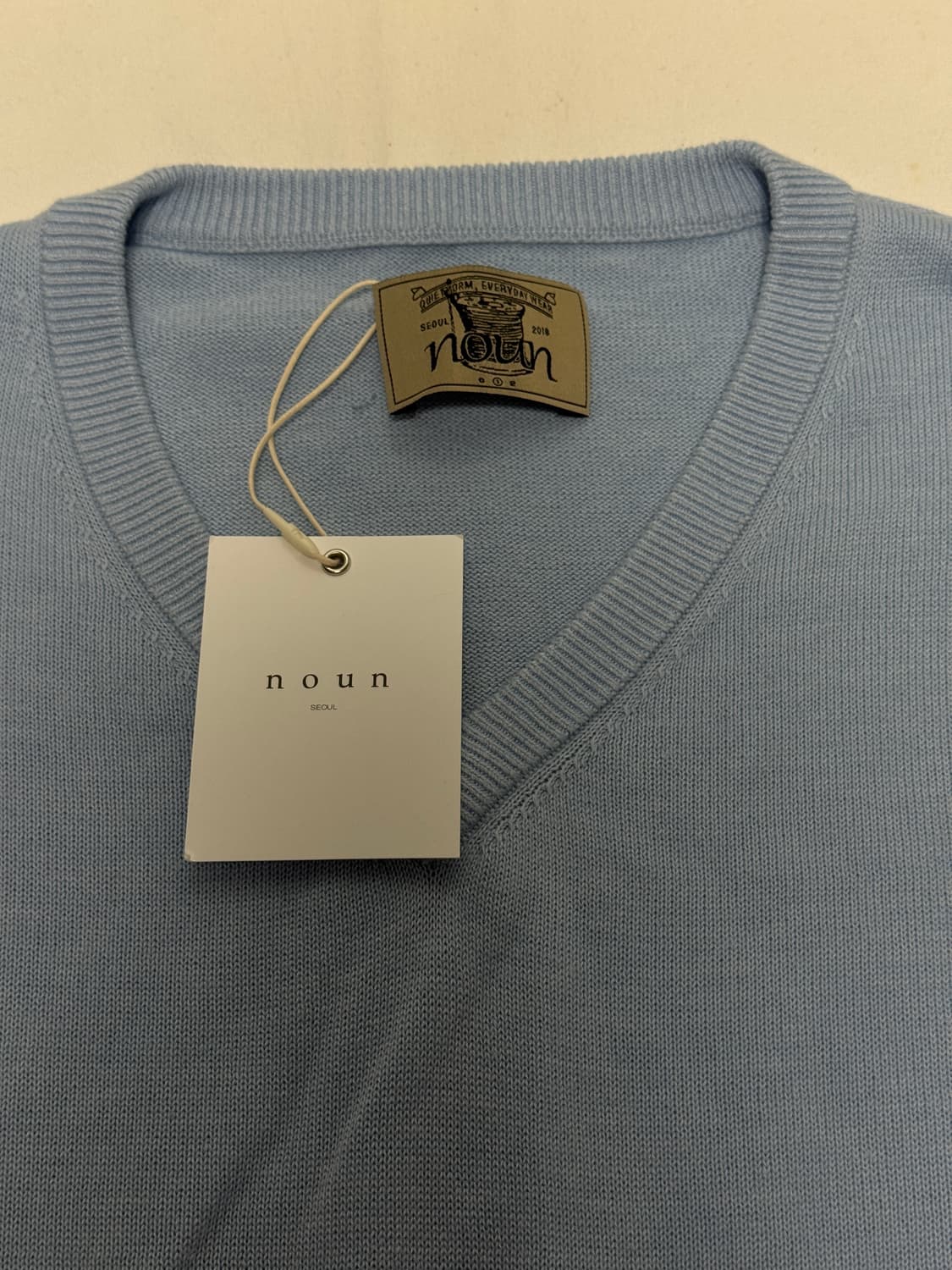 노운 / 크롭 브이넥 니트 (스카이블루) / 1 상품이미지3