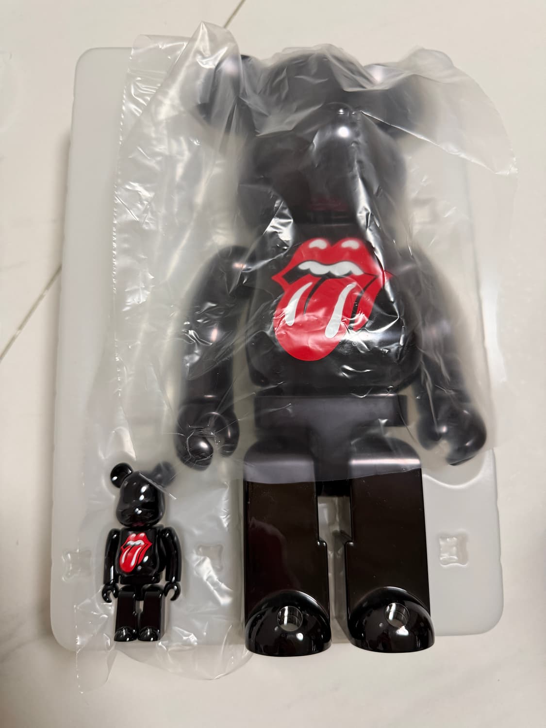 베어브릭 더 롤링 스톤스 립스 앤 텅 블랙 크롬 400&100 상품이미지1