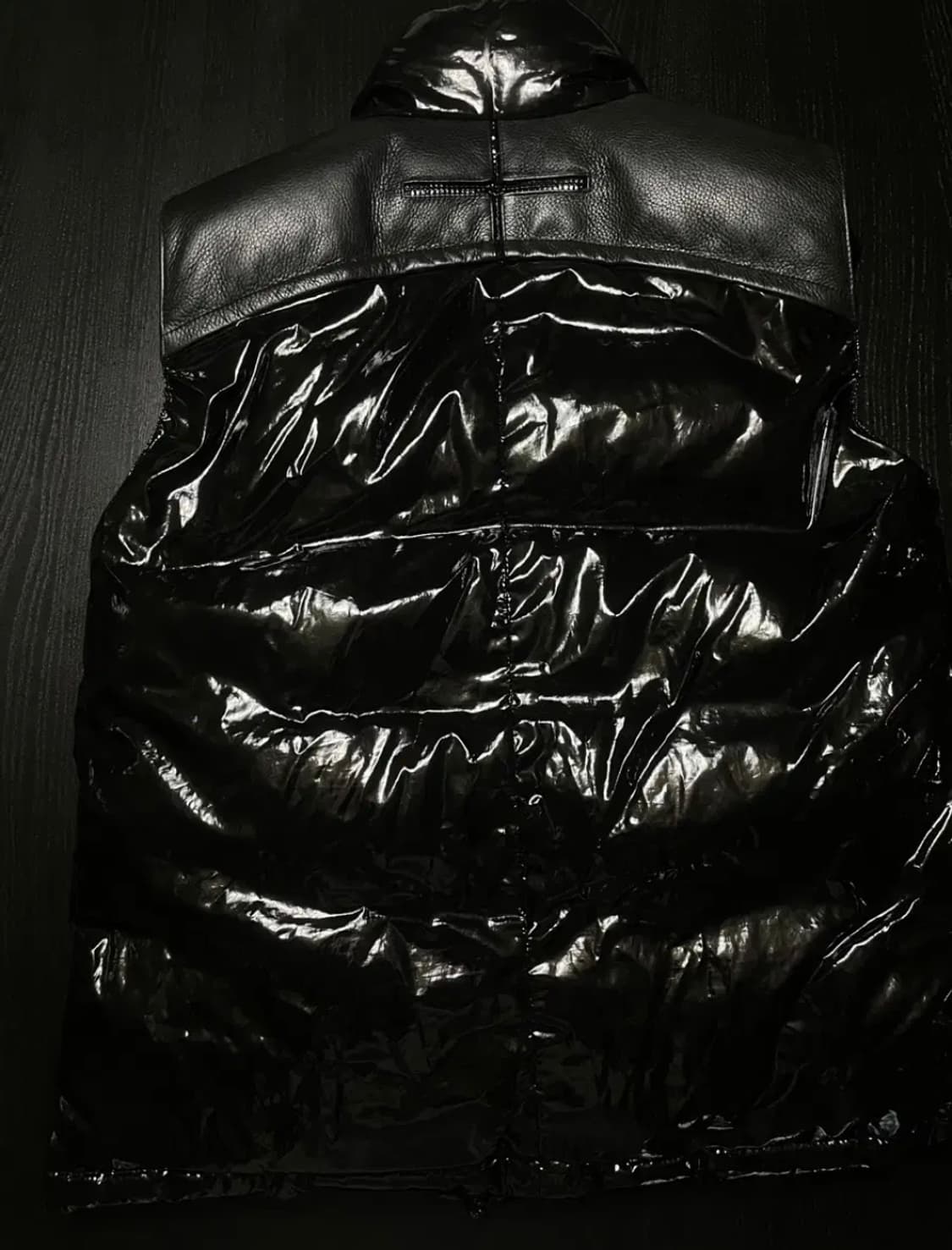 지방시 구스다운 유광 패딩 조끼 상품이미지2