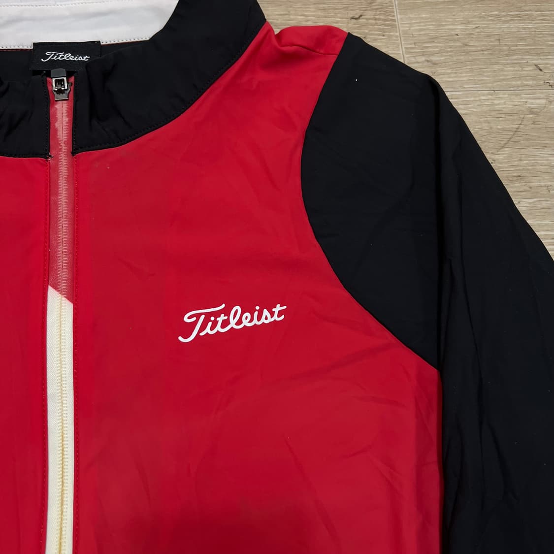타이틀리스트 여성 골프웨어 투톤 배색 바람막이 자켓 [레드] L/100 상품이미지4