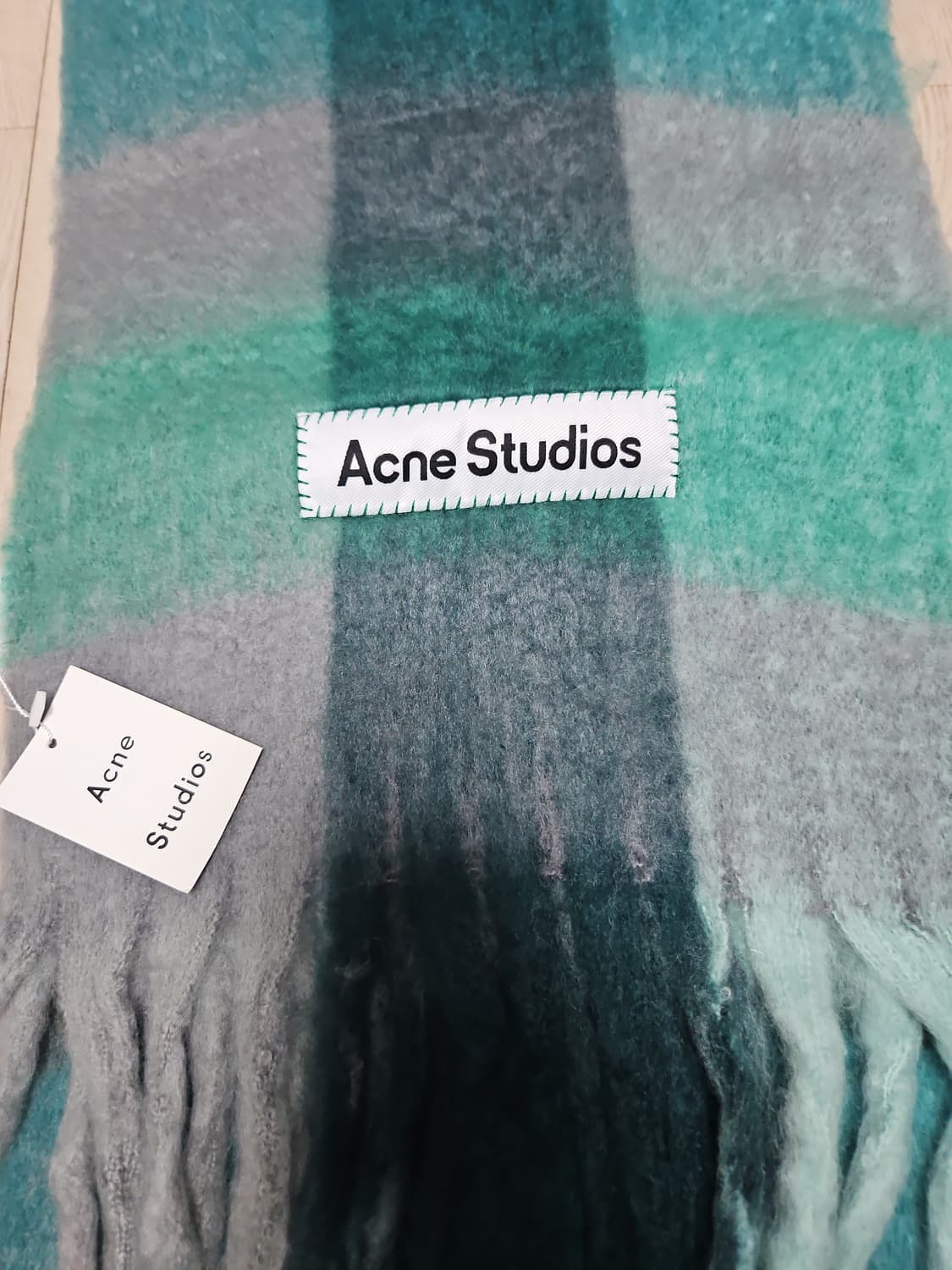 아크네 모헤어 머플러 상품이미지1