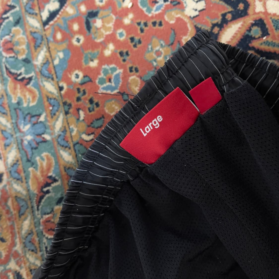 슈프림 리플렉티브 핀스트라이프 트랙 팬츠 블랙 24FW L사이즈 상품이미지3