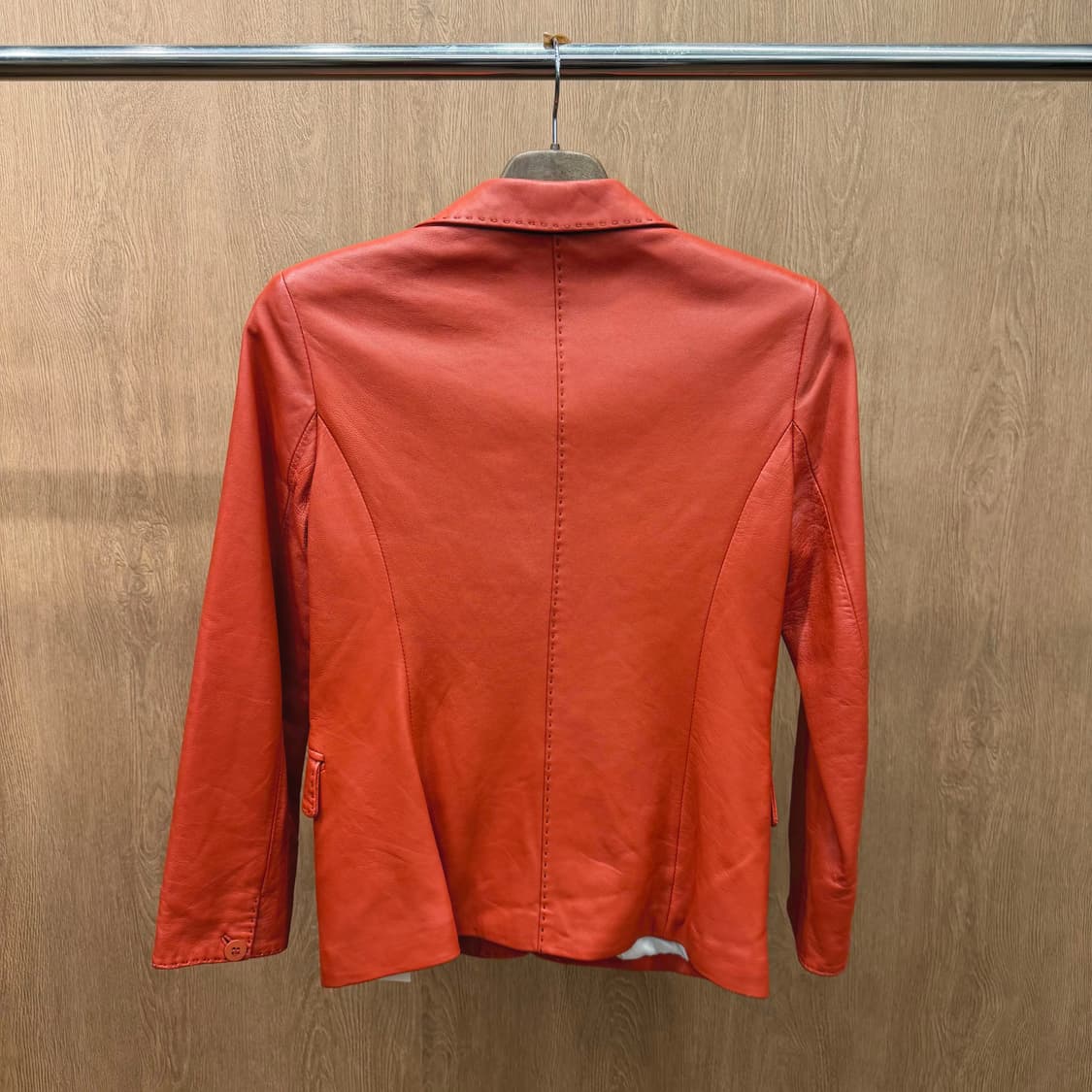 발망 테일러드 싱글 레더 자켓 투 버튼 클로징 핸드 스티치 디테일 오렌지 상품이미지3