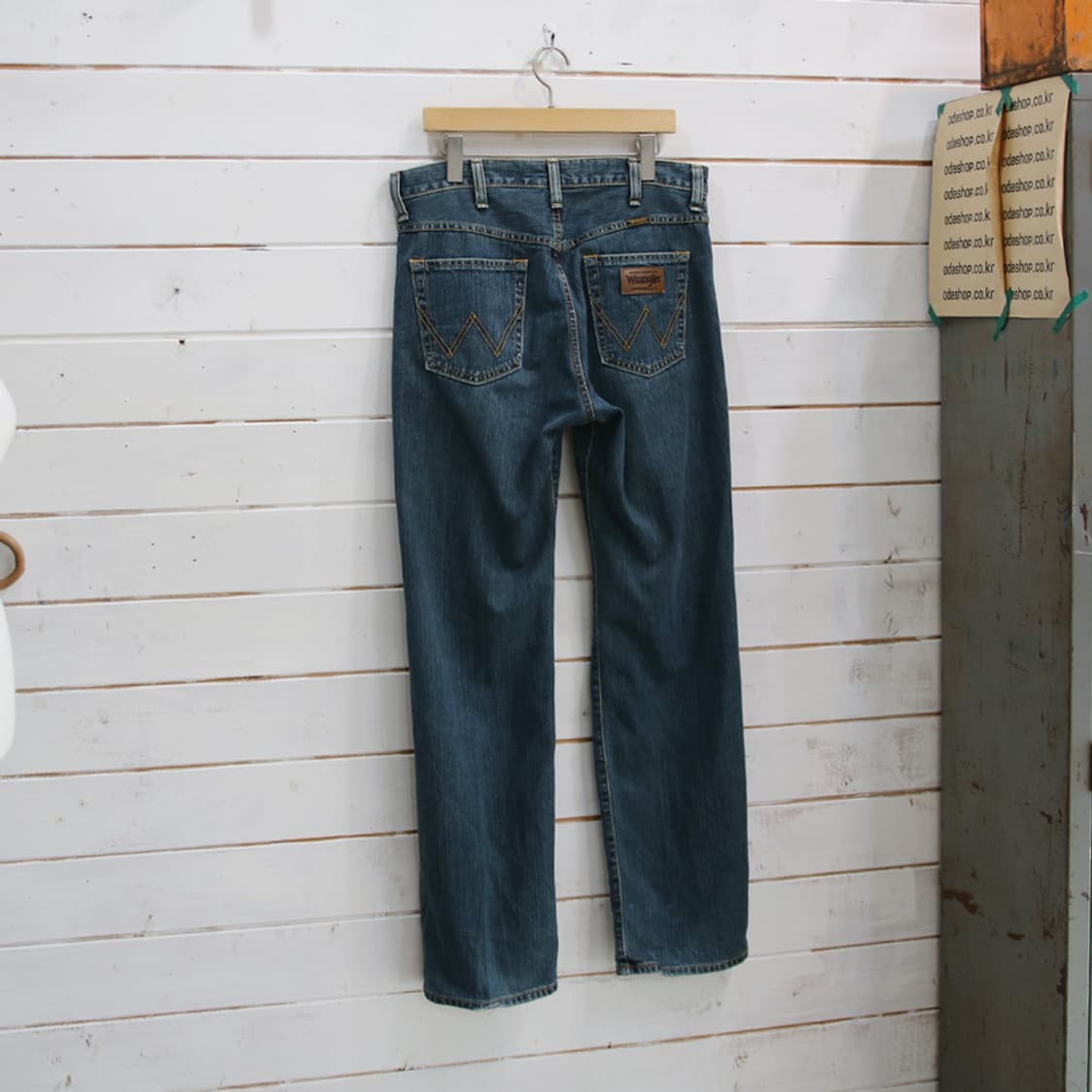 (착용컷) Wrangler 데님 팬츠 (남성용 32-33) 상품이미지2