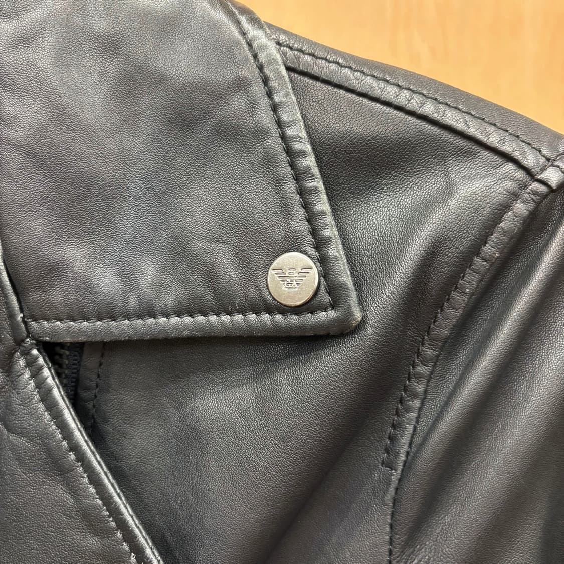 아르마니 진스 레더 자켓 투웨이 클로징 소매 지퍼 디테일 슬림핏 블랙 상품이미지7