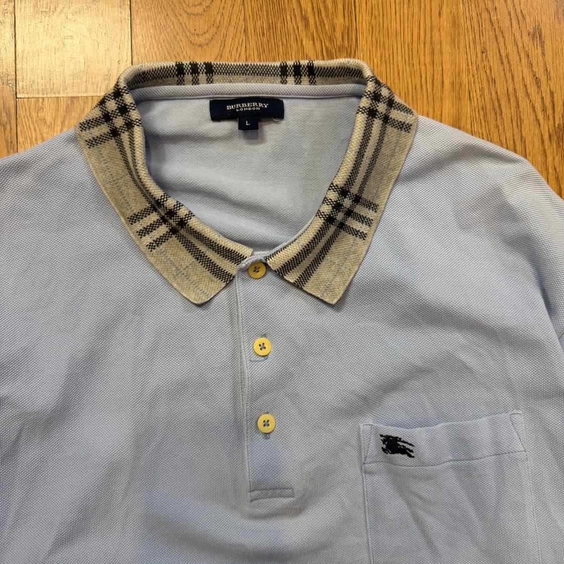 버버리 스카이블루 체크 트리밍 카라 반팔 티셔츠 상품이미지3