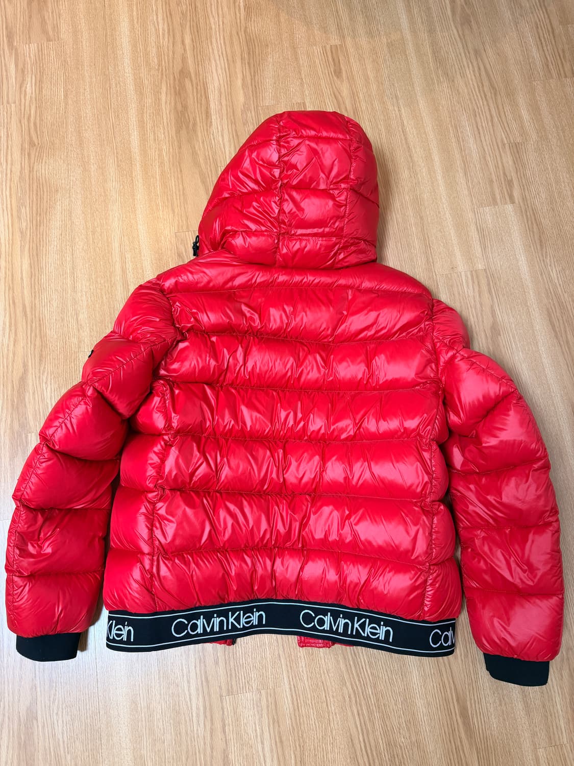 켈빈클라인 유광 패딩 상품이미지3