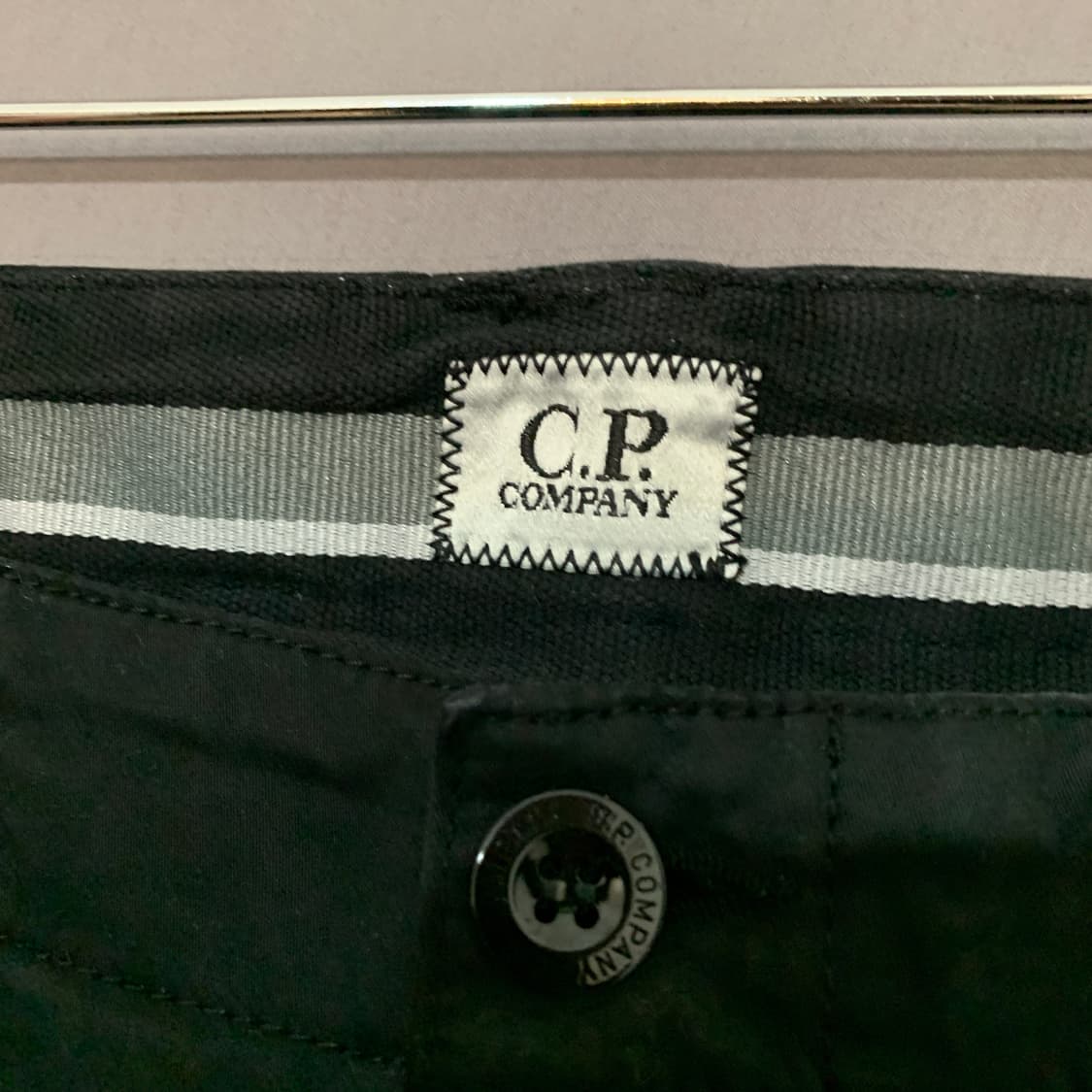 46 CP컴퍼니 14주년 렌즈 와펜 블랙 스판 카고 팬츠 상품이미지6