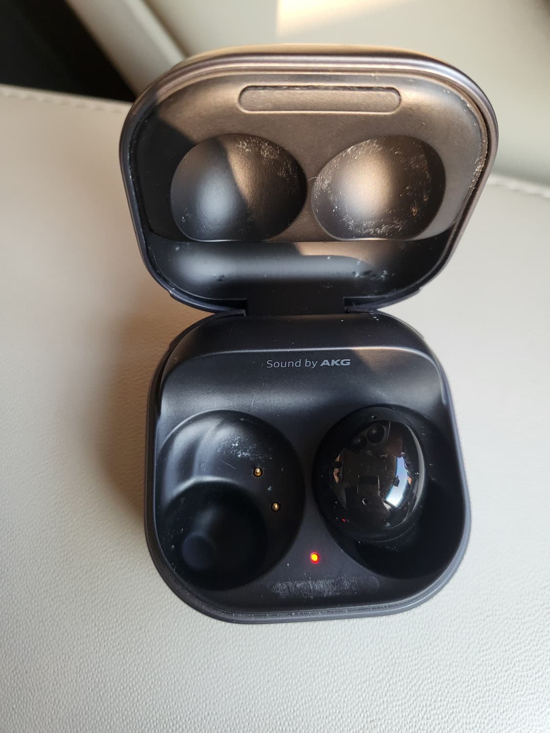 버즈2 왼쪽x 상품이미지1