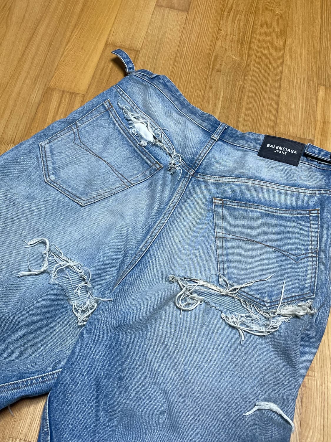 발렌시아가 디스트로이드 데님 팬츠 상품이미지2