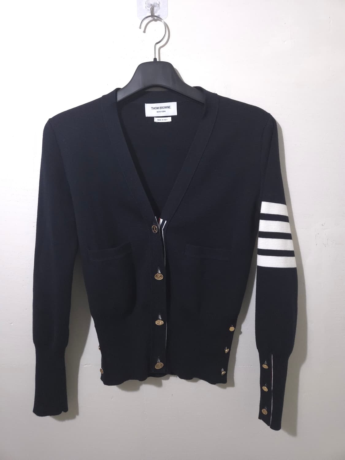 [새상품급] 톰브라운 밀라노스티치 여성 금장 가디건 40 Size 상품이미지1