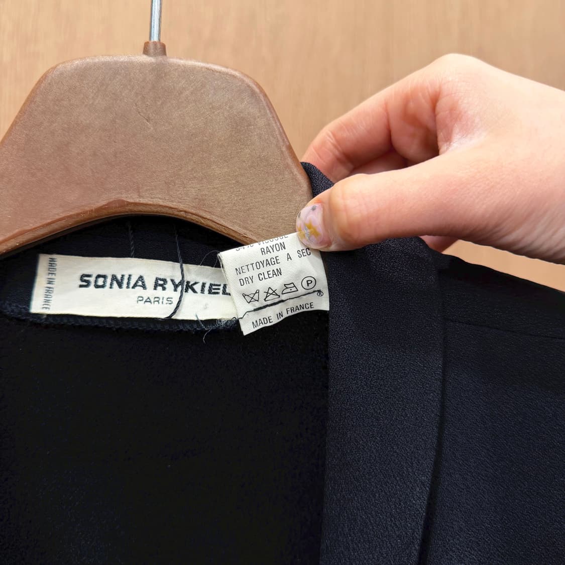 소니아 리키엘 딥 브이넥 미디 원피스 랩 스타일 허리 셔링 디테일 블랙 상품이미지8