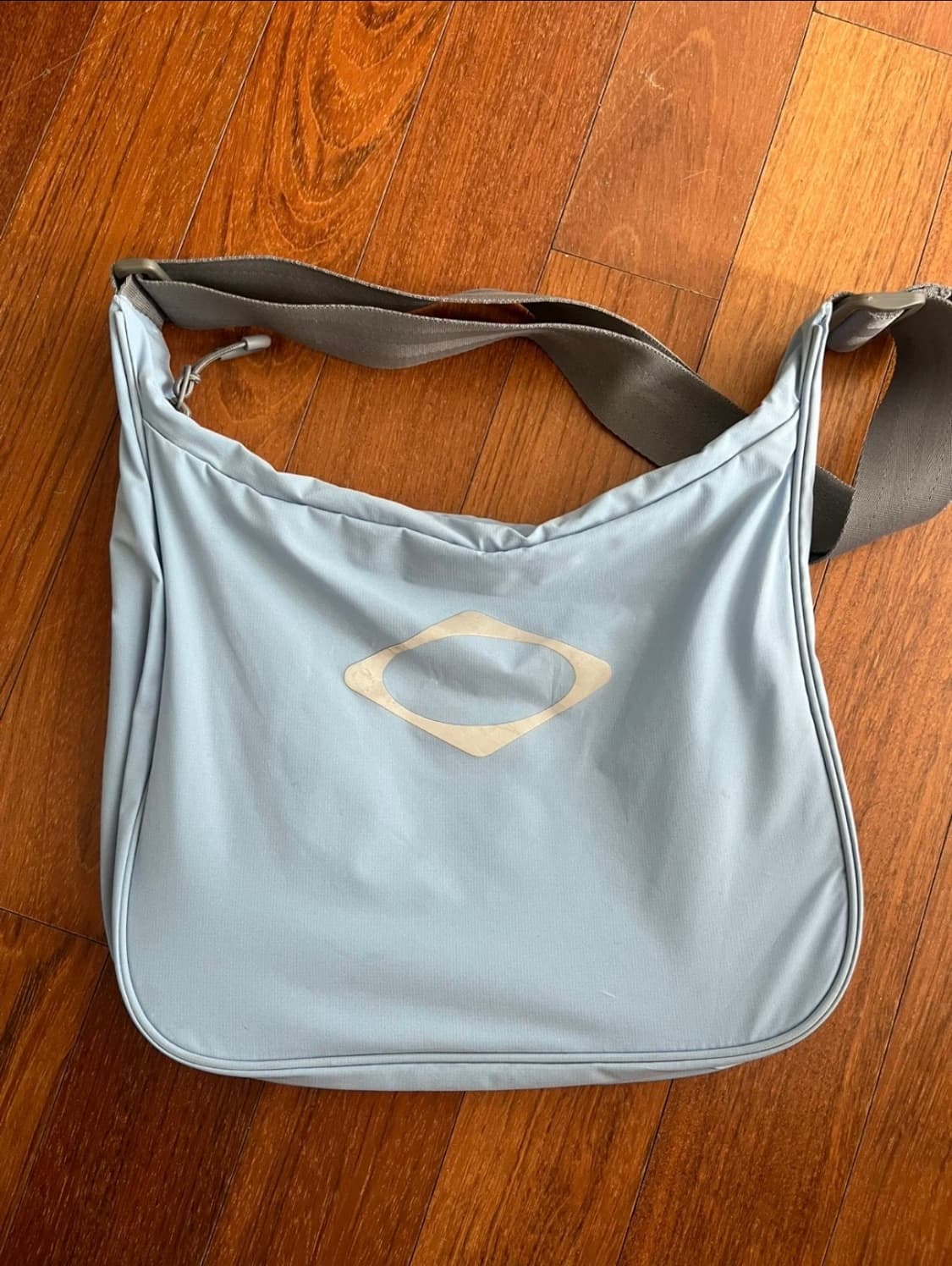 미스치프 롬버스 라이트 웨이트 크로스백 그레이시 블루거의 상품이미지2