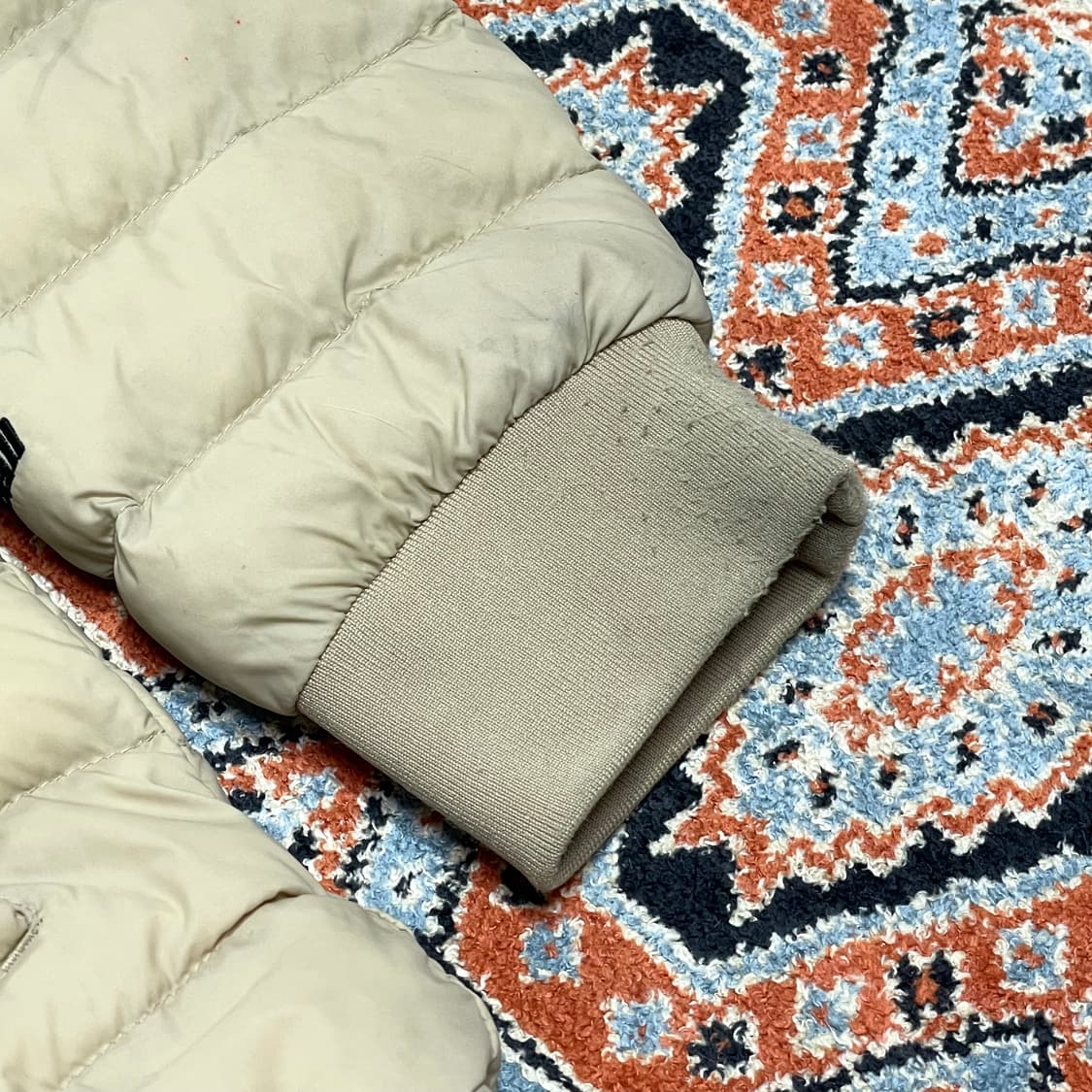 노스페이스 베이지 폴리 경량 패딩 점퍼 여성XS 상품이미지6