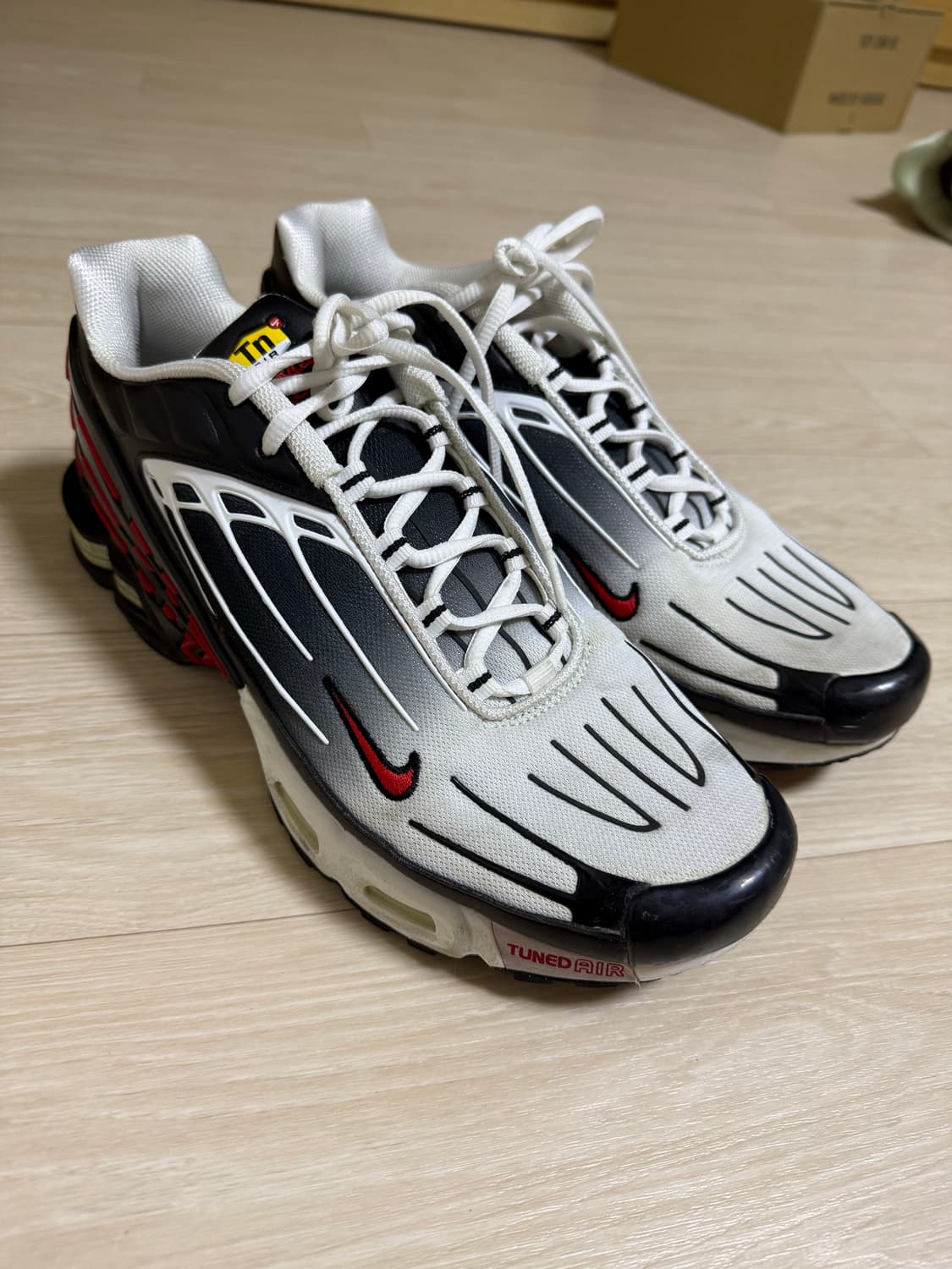 나이키 에어맥스 플러스 화이트 블랙 300 상품이미지1