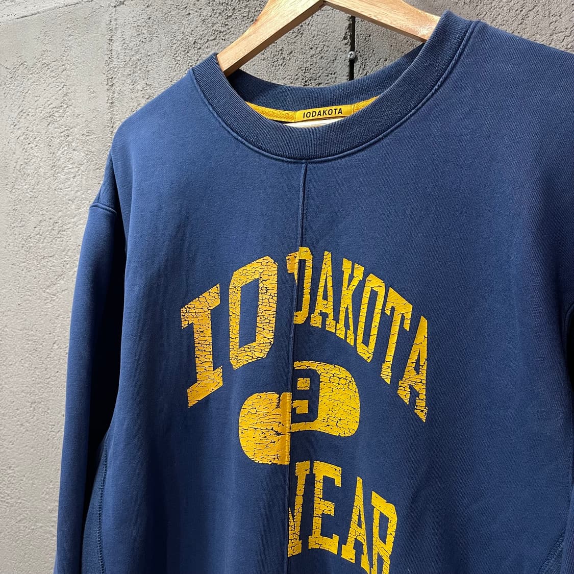 아이오다코타 네이비 스웻셔츠 상품이미지3