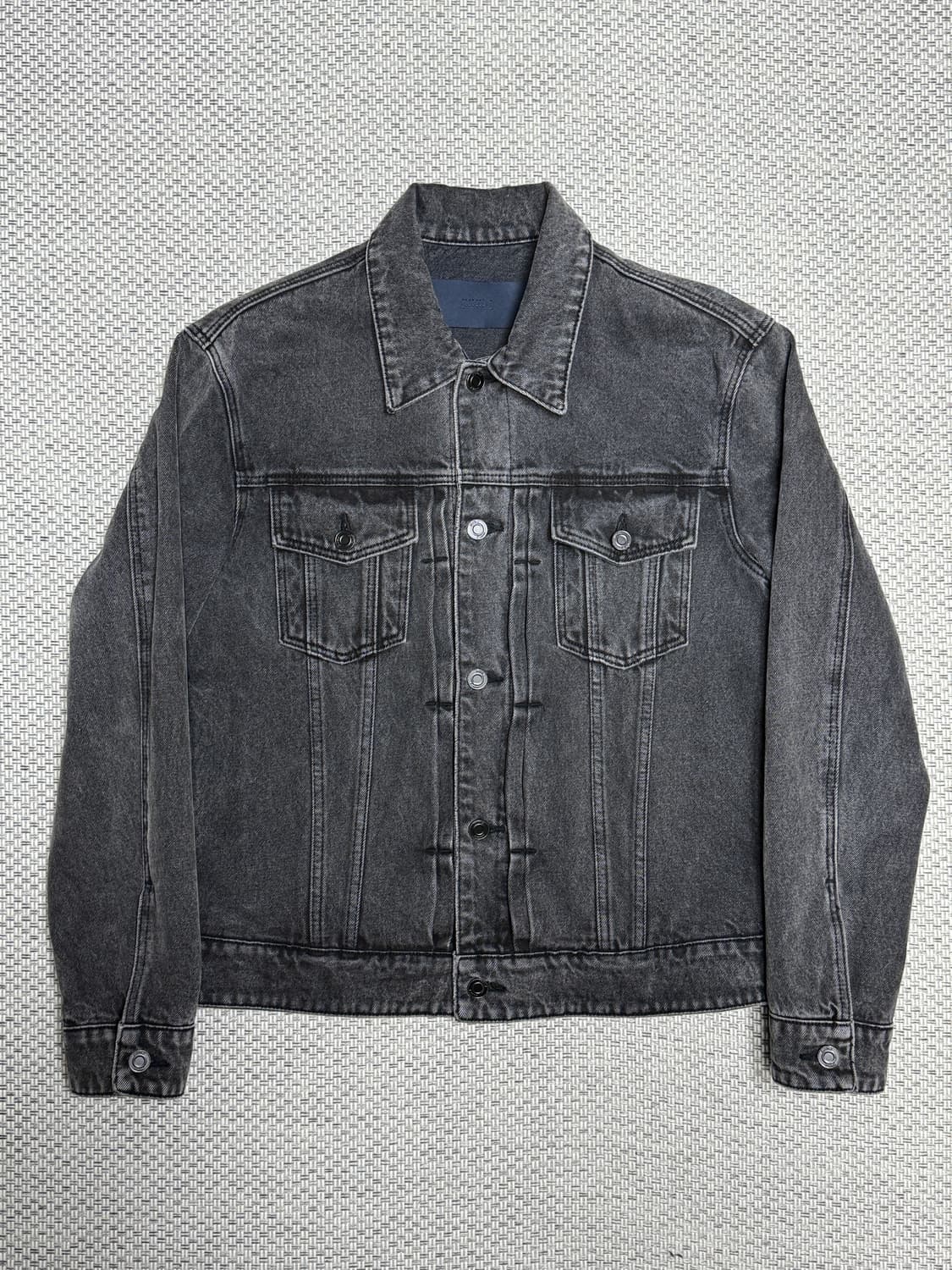 [46(100)] 준지 흑청 데님 트러커 자켓 상품이미지2