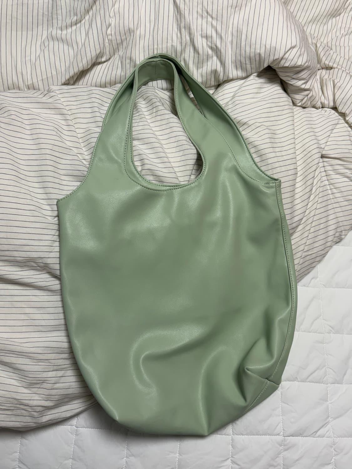 아페쎄 스몰 니논 토트 아몬드그린 상품이미지3