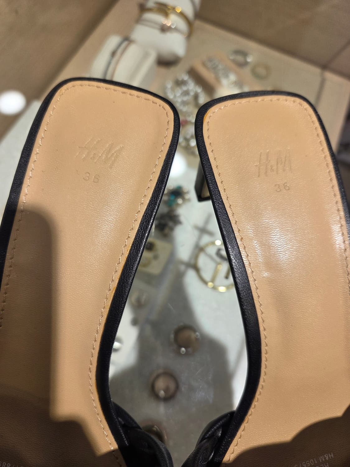 H&M 블랙 뮬 상품이미지4
