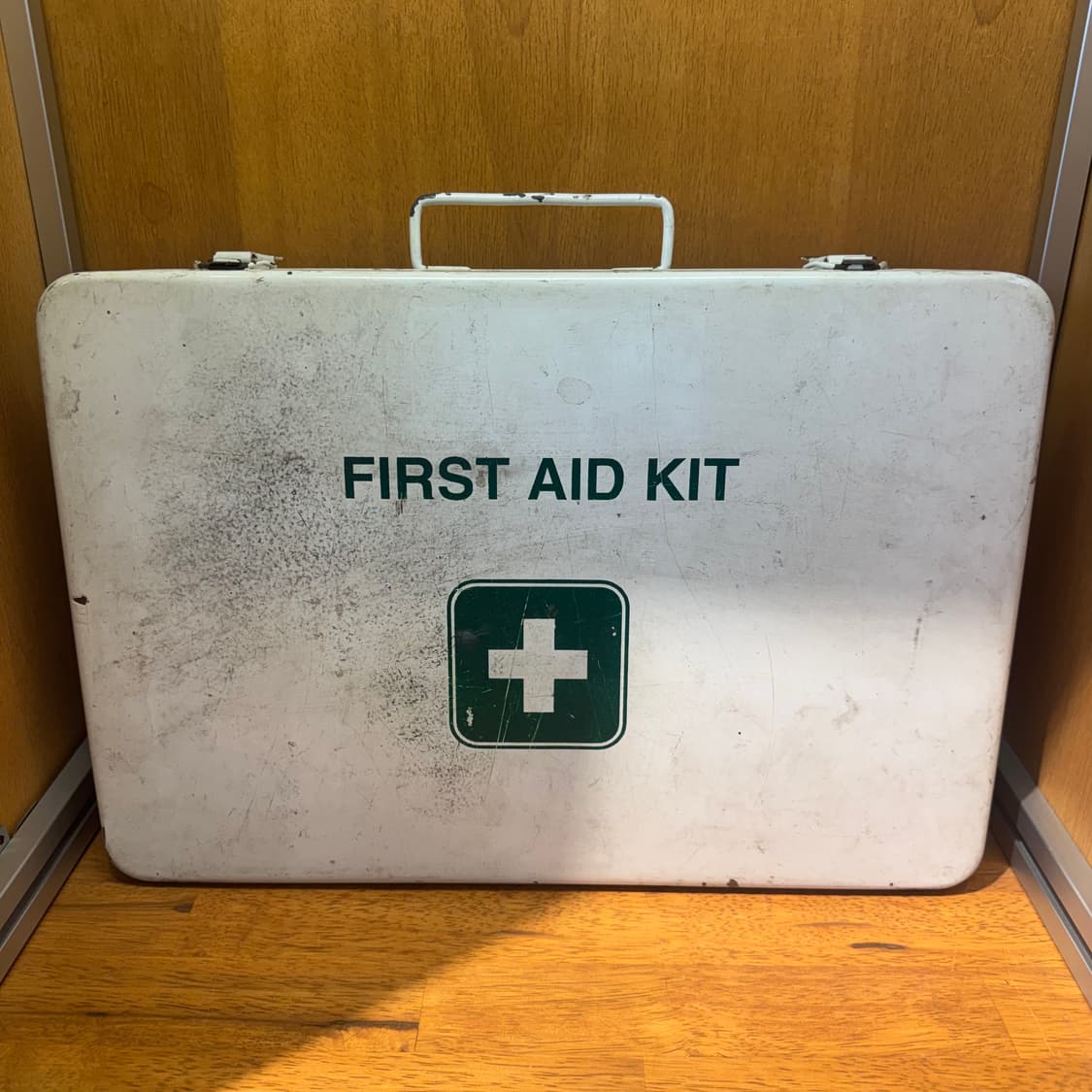 Vintage Industrial First Aid Kit 상품이미지3