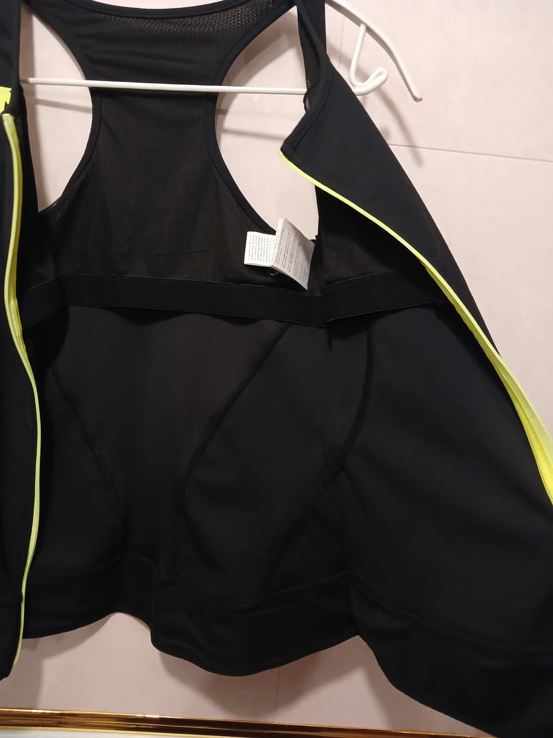 데상트 정품 여성 러닝 민소매 집업 85 사이즈 상품이미지6