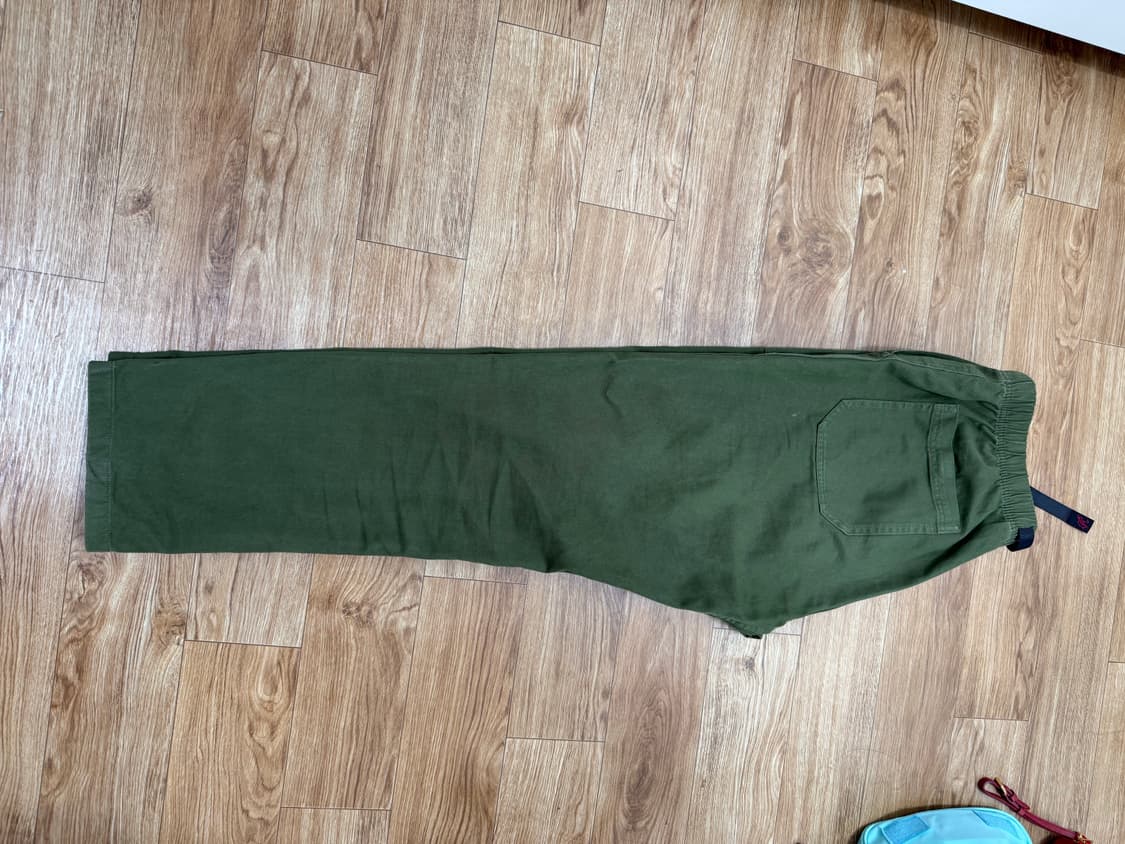 그라미치 루즈테이퍼드 릿지팬츠 올리브 M사이즈 판매합니다 상품이미지2