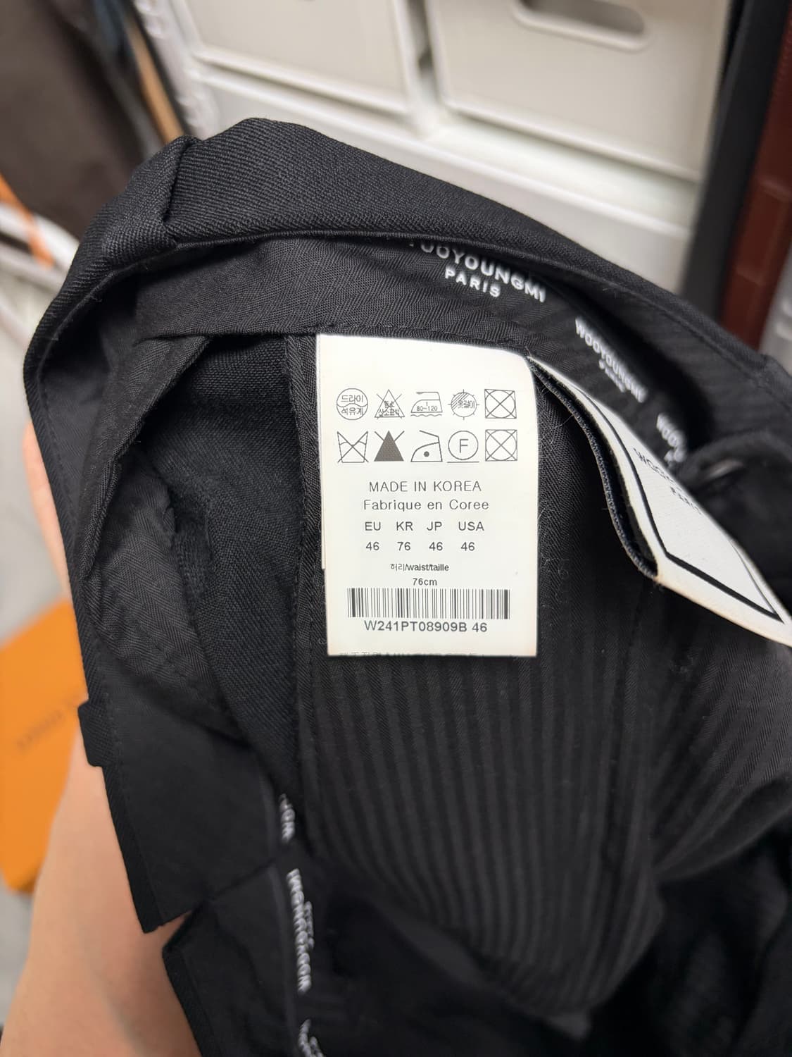우영미 24ss 투턱 울 와이드 팬츠 블랙 46size 상품이미지3