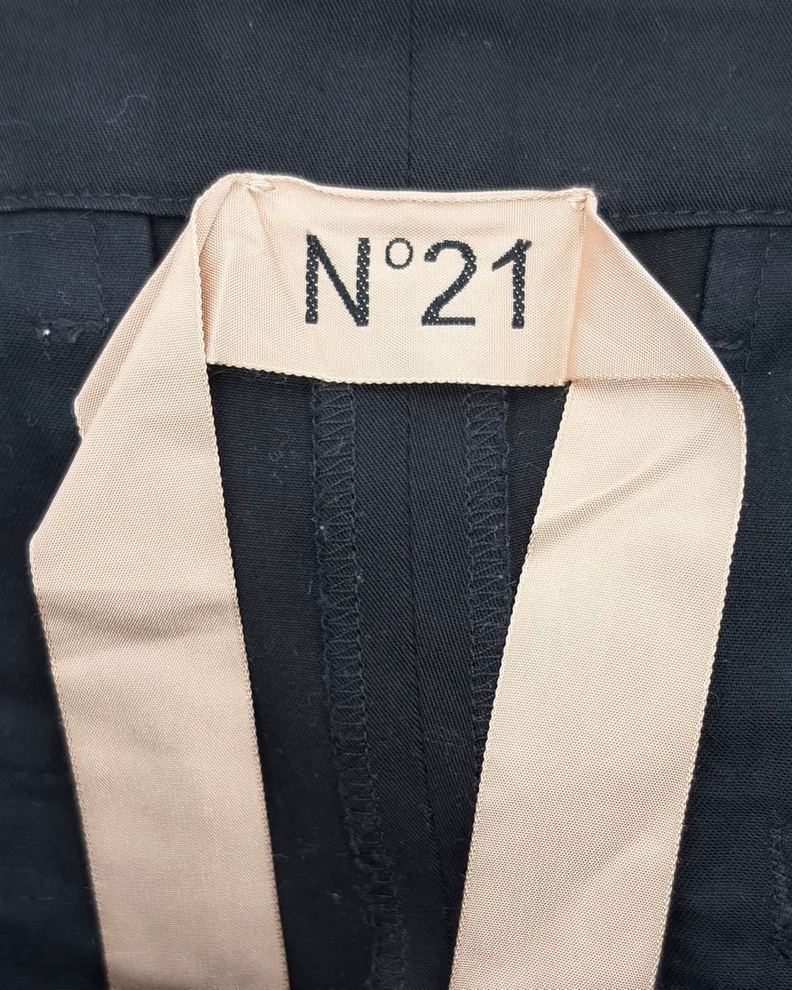 n21 블랙 플랩 포켓 울 와이드 버뮤다 팬츠  상품이미지7