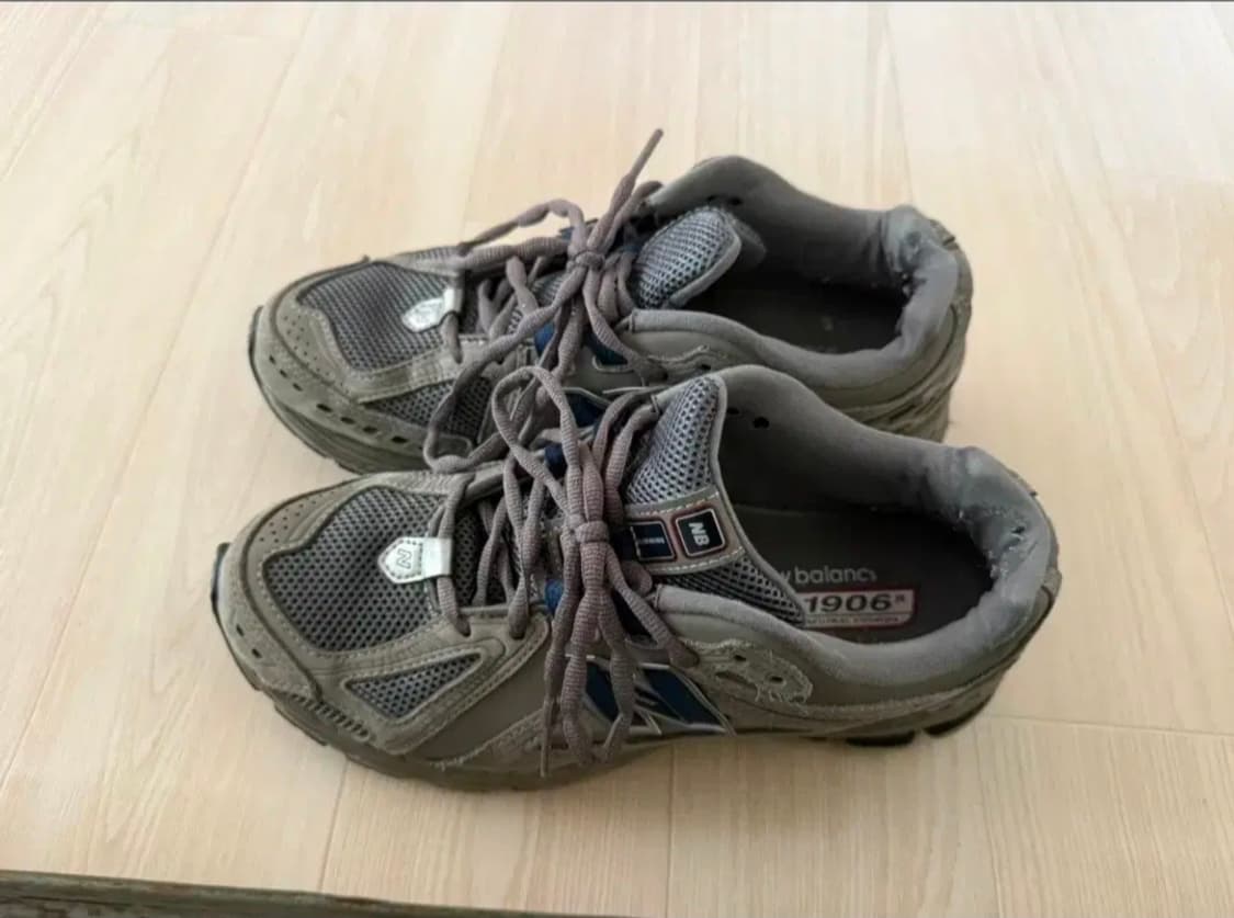 뉴발란스 1906R 차콜 그레이팝니다 상품이미지2