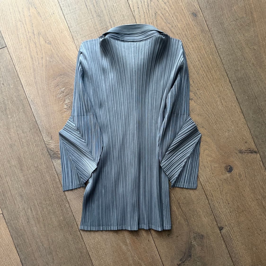 Mixed Pleats Button Detail Blouse 상품이미지8