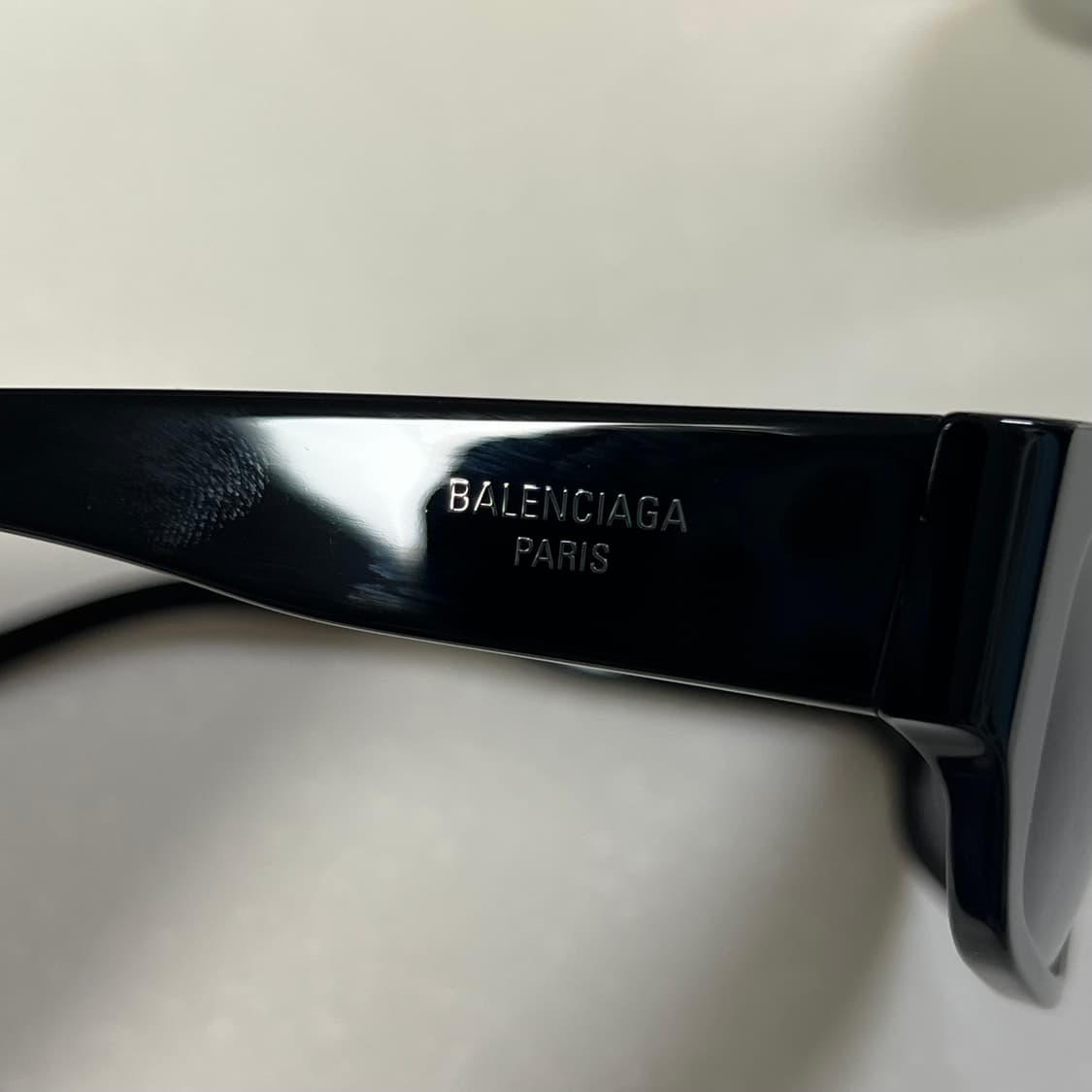 발렌시아가 25FW 선글라스 블랙 로고 상품이미지3