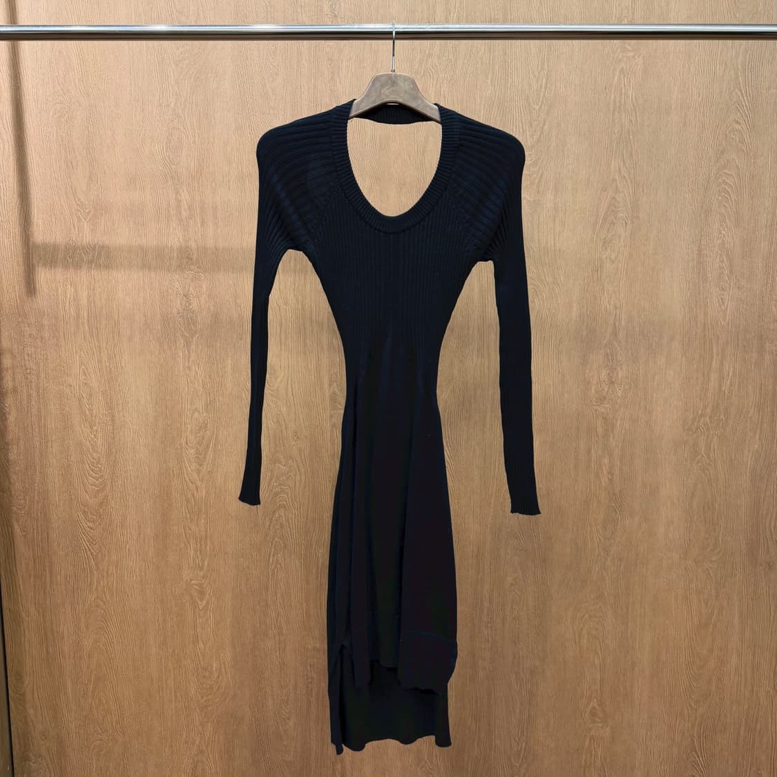 디젤 니트 원피스 백 오픈 스트랩 타이 디테일 디테일 슬림핏 블랙 상품이미지2