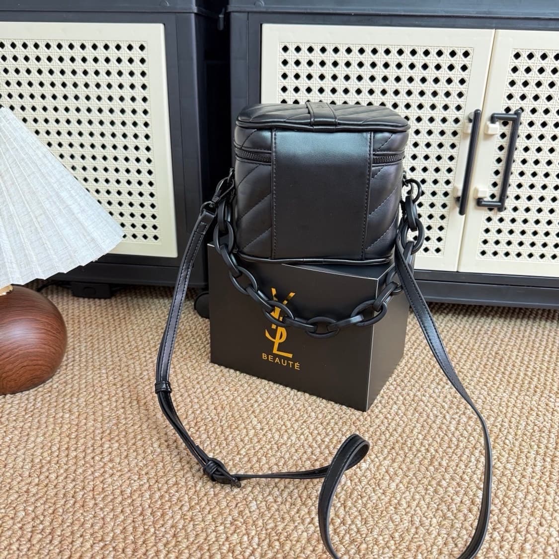 입생로랑 메이크업 백 YSL 블랙 로고 미니 체인크로스백 상품이미지8