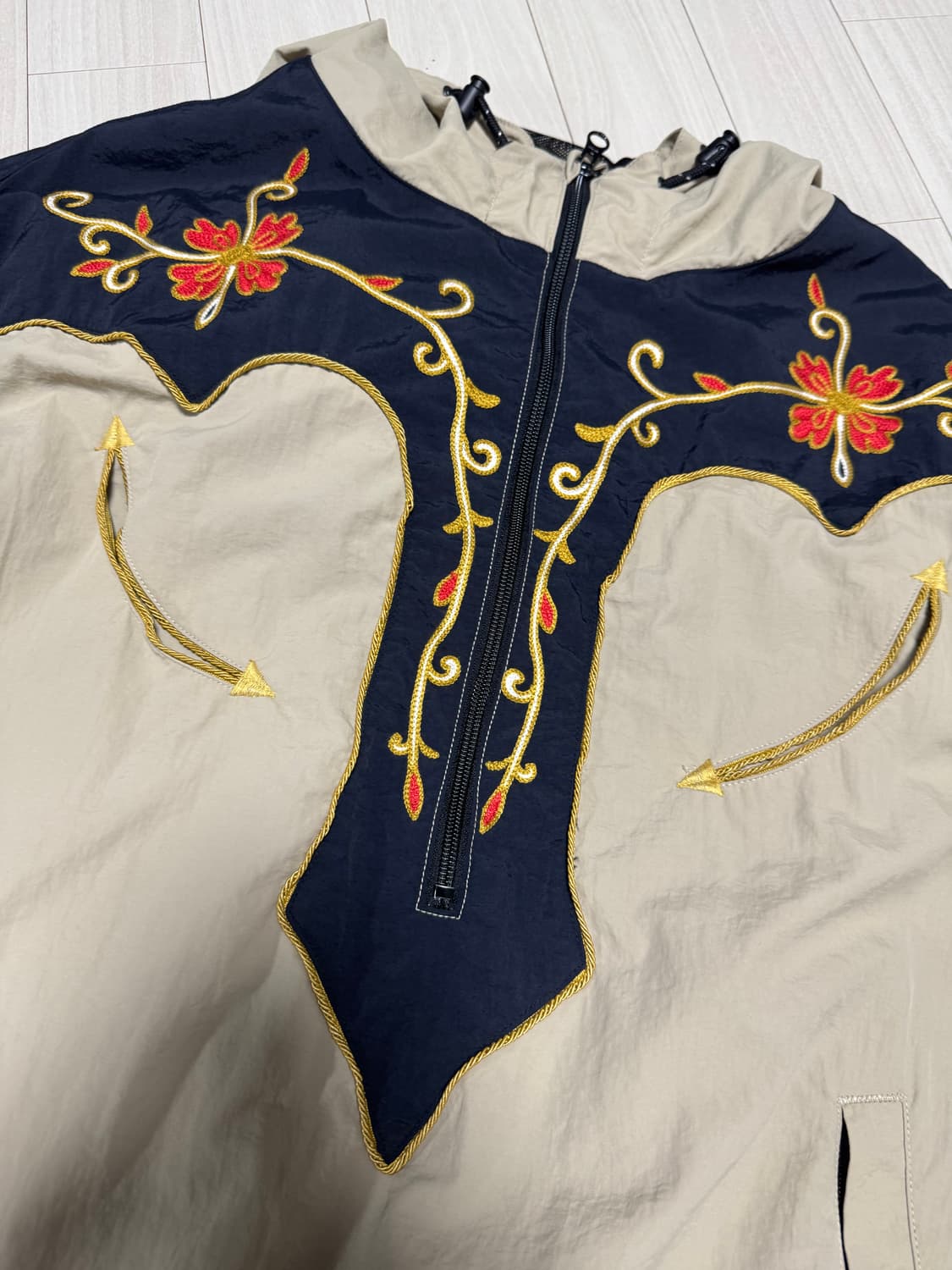 캐피탈 플로워 아노락 베이지 5사이즈 판매합니다. 상품이미지3