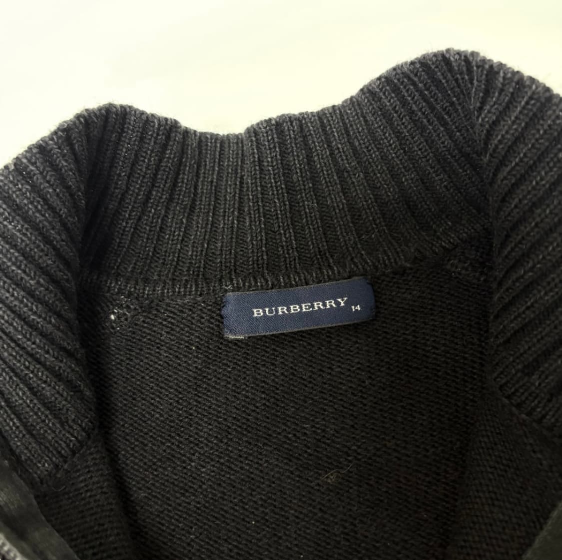 버버리 블랙 니트 가디건 상품이미지4