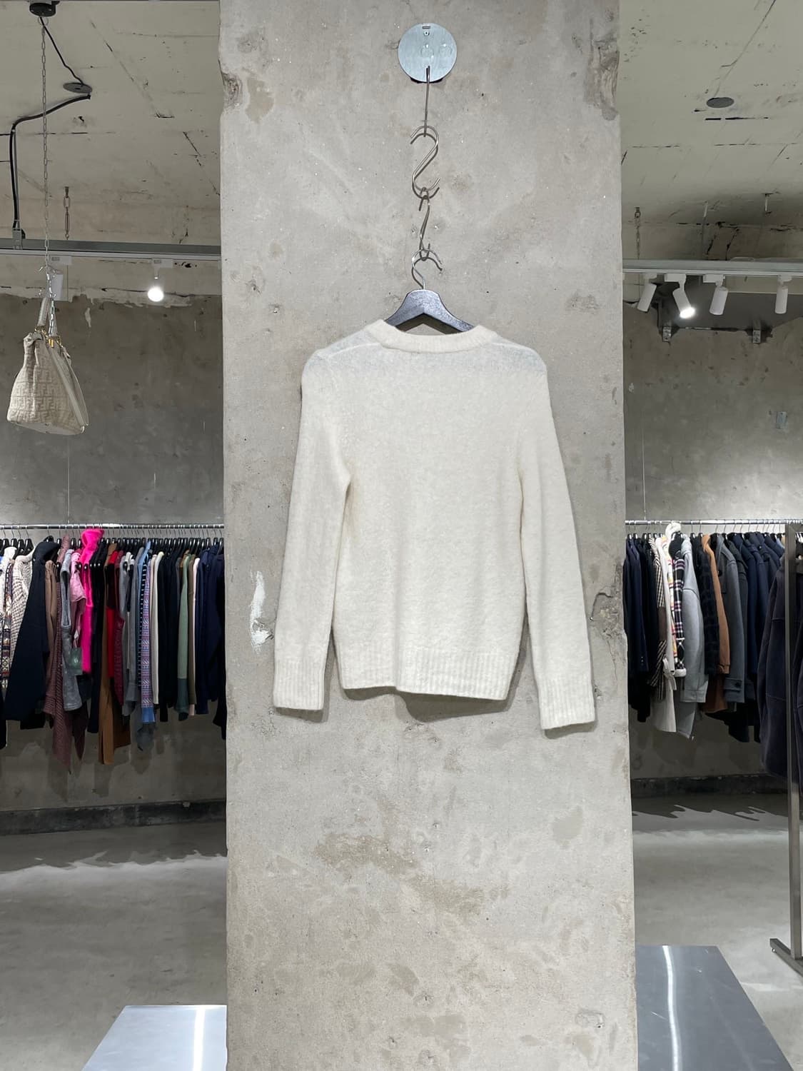 가니 아이보리 브러시드 로고 알파카 울 니트 상품이미지6