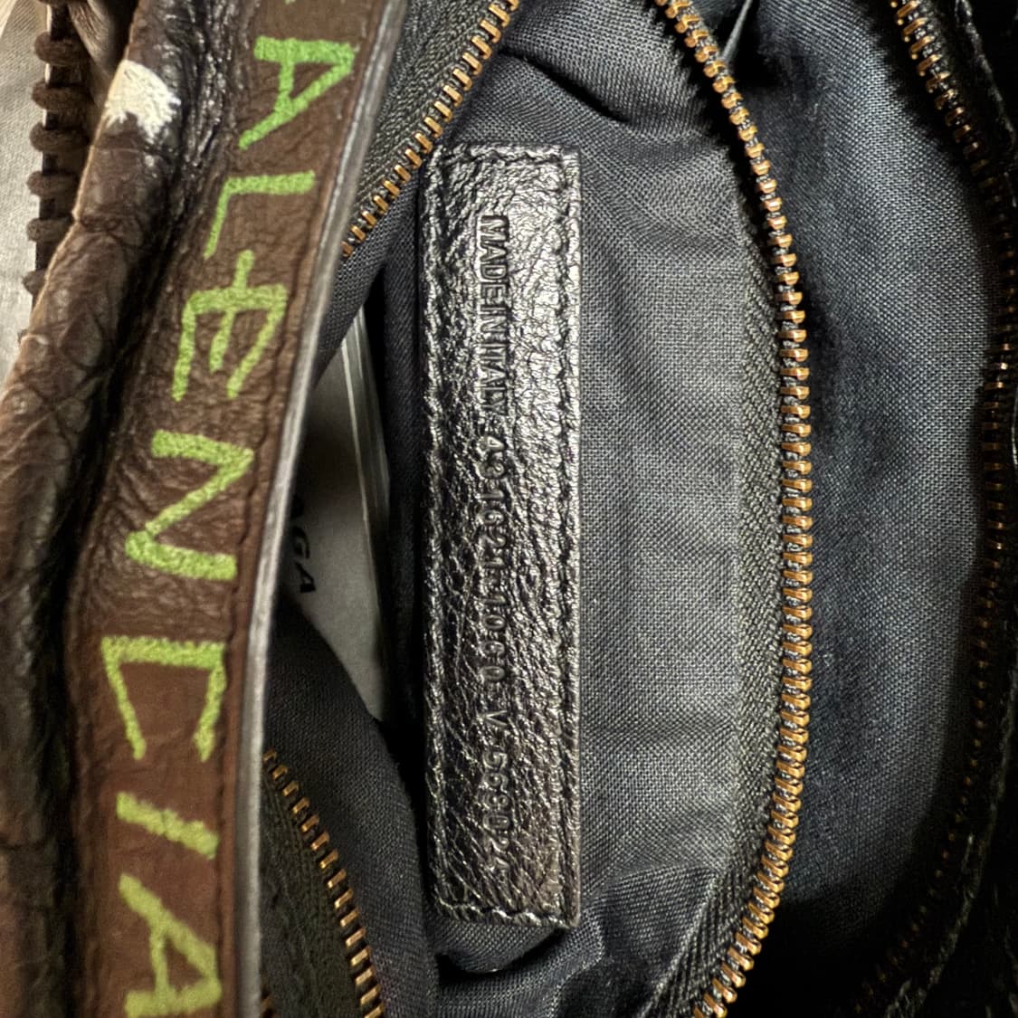 발렌시아가 그래피티 시티백 판매합니다! 상품이미지2