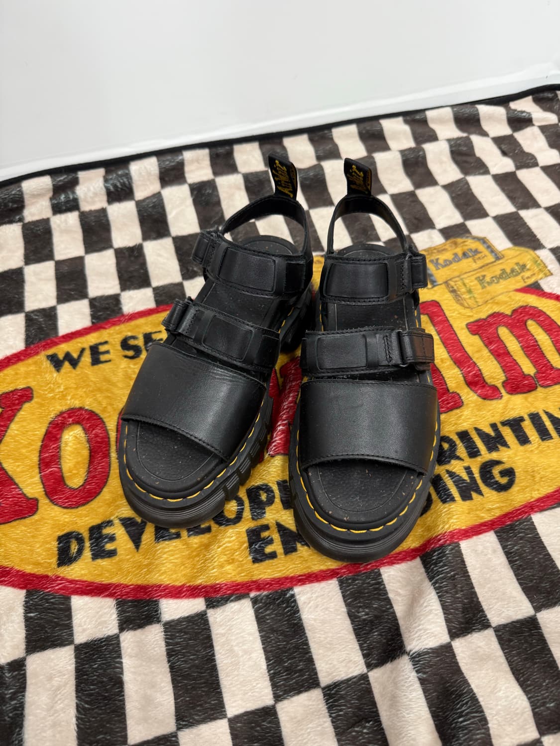 Dr. Martens ricki 3-strap sandal 상품이미지1