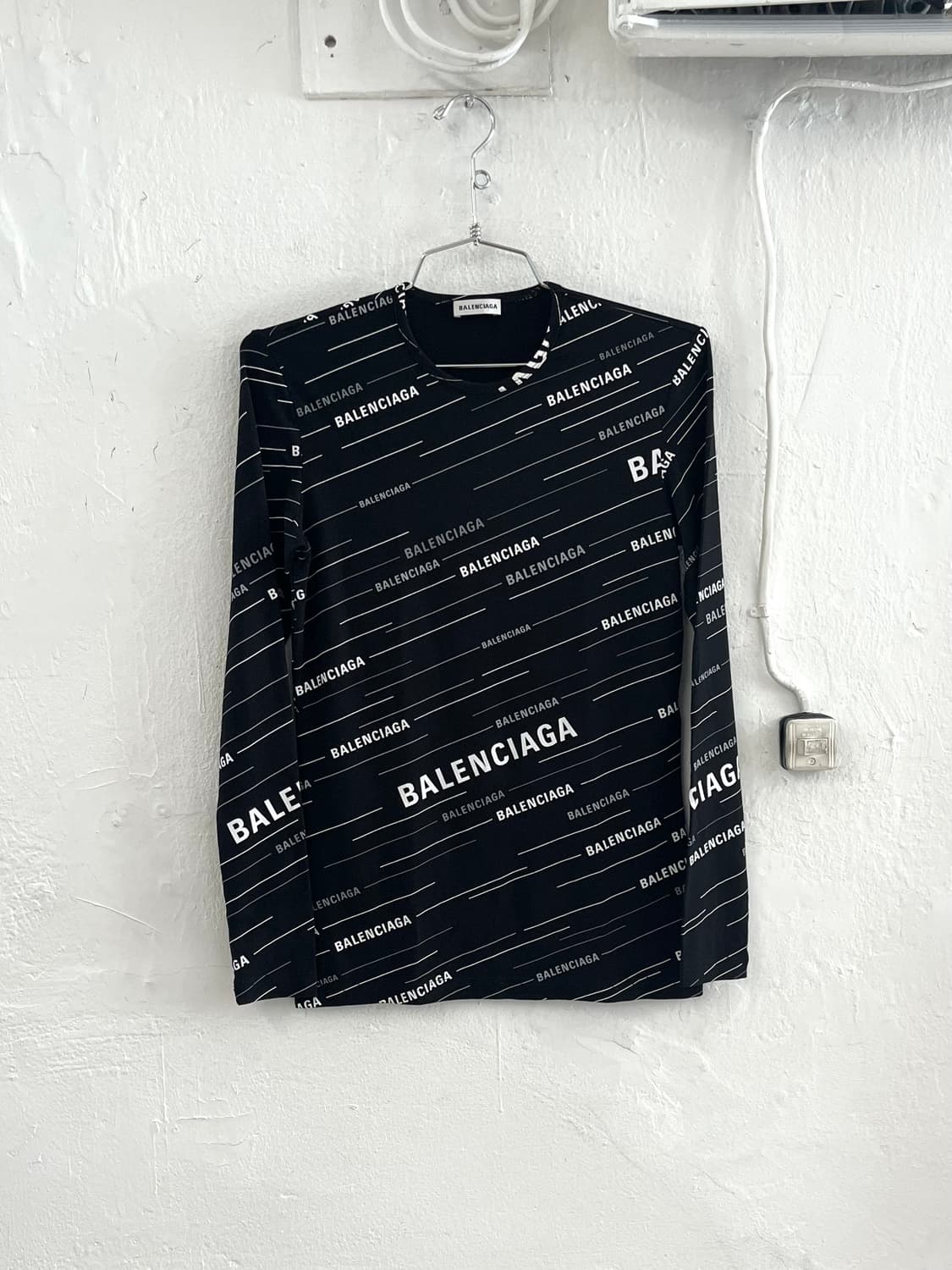 발렌시아가 2019SS 멀티로고 실루엣 롱슬리브 상품이미지1