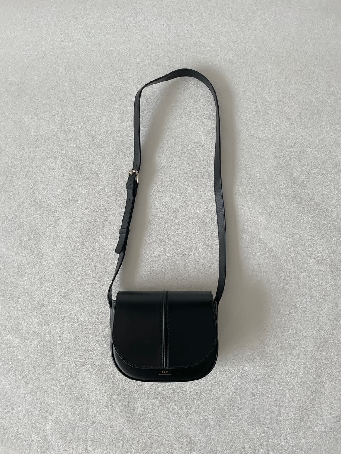 아페쎄(A.P.C) 레더 크로스백 상품이미지1