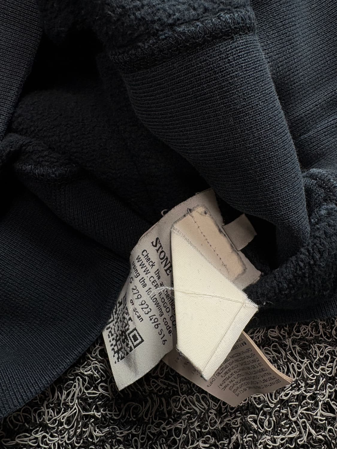 스톤아일랜드 와펜 미니멀 스웻 셔츠 3336 상품이미지4