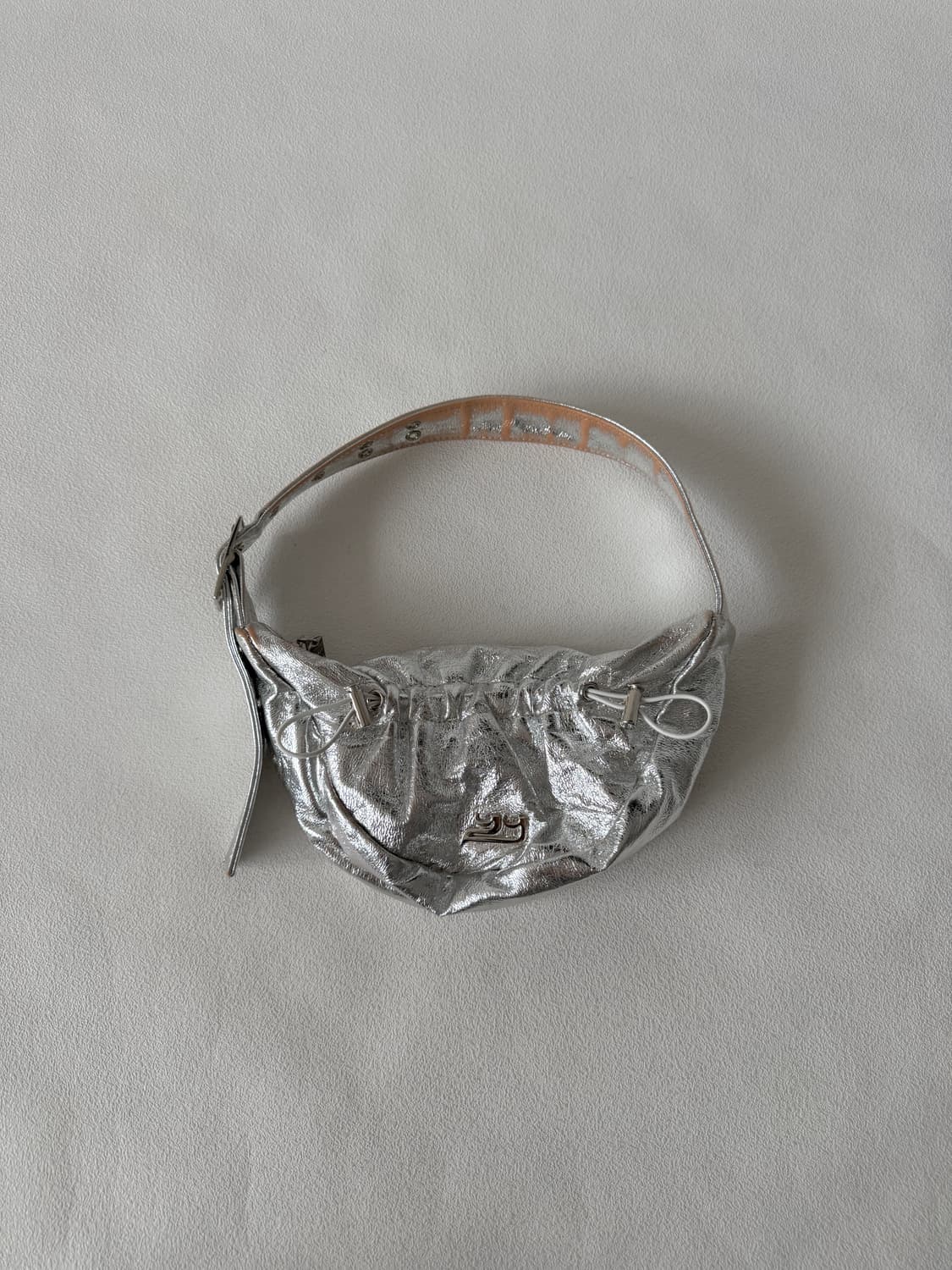 이에이에(YIEYIE) 숄더백 실버 상품이미지1