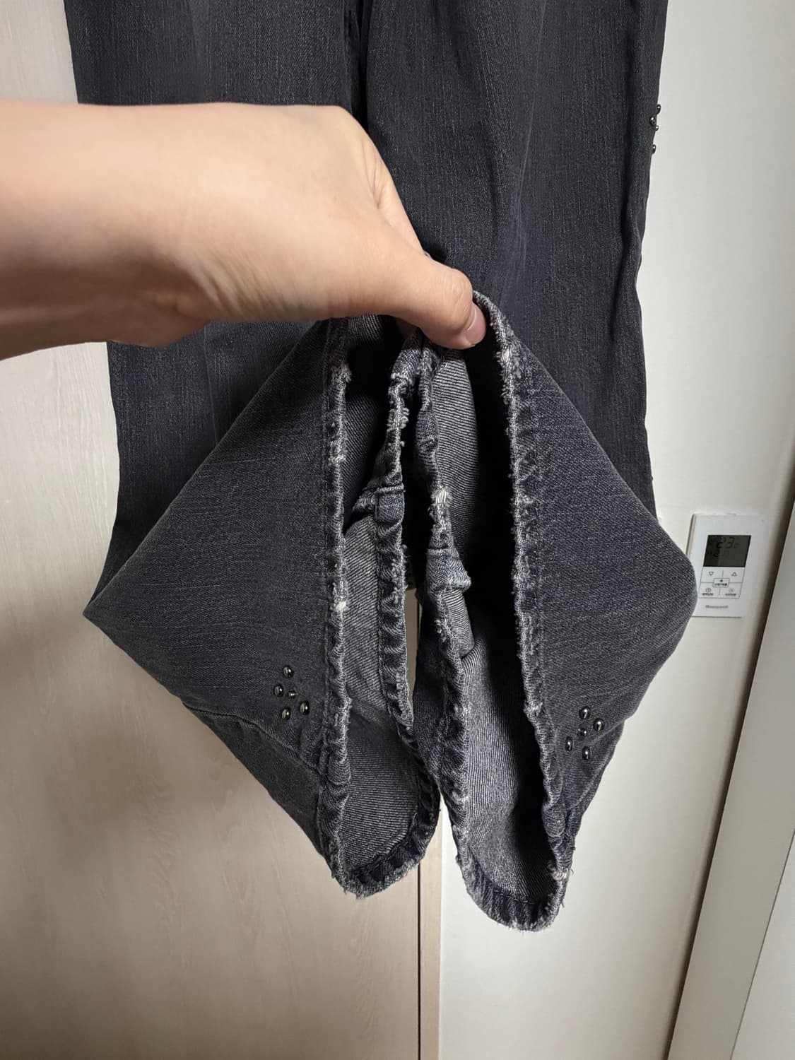 3)폴리테루 고시마 데님 팬츠 리벳 플라워 워시드 블랙 상품이미지3