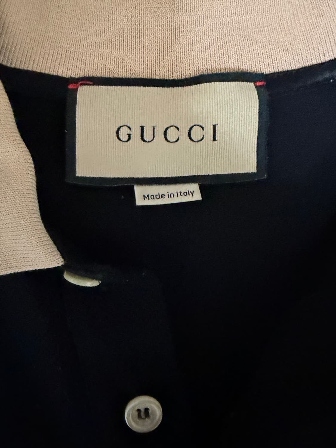 구찌 인터로킹 로고 카라티 블랙 상품이미지2