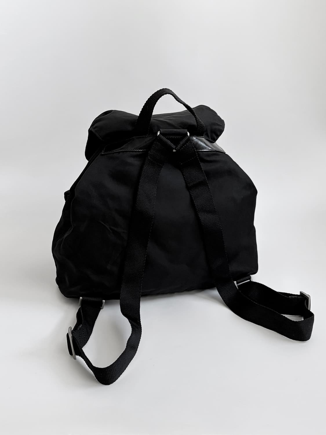 프라다 포코노 백팩 미듐 판매합니다. 상품이미지4